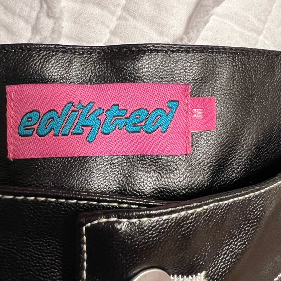 Edikted Faye Faux Leather Cargo Pants - Size M NWOT - Picture 5 of 5